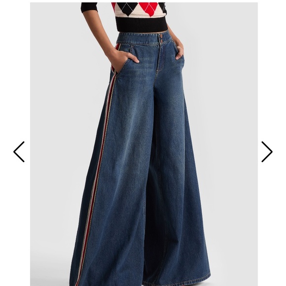 Alice + Olivia Denim - NWT Alice + Olivia NESSI WIDE LEG JEANS W/SIDE STRIPE 27